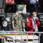 06.04.2020 Kielce. Caritas i Wojska Obrony Terytorialnej rozdają żywność potrzebującym / Jarosław Kubalski / Radio Kielce