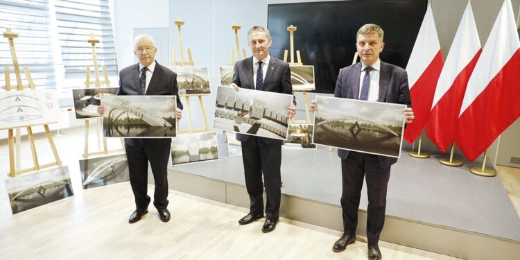 10.04.2020 Kielce. UW. Poseł Krzysztof Lipiec, wojewoda Zbigniew Koniusz i przewodniczący sejmiku Andrzej Pruś podczas konferencji na której zaprezentowano wizualizacje pomnika smoleńskiego według koncepcji wojewody / Jarosław Kubalski / Radio Kielce