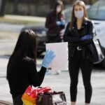 24.04.2020 Kielce. Liceum Ogólnokształcące im. Józefa Piłsudskiego. Świadectwa maturalne / Jarosław Kubalski / Radio Kielce