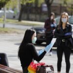 24.04.2020 Kielce. Liceum Ogólnokształcące im. Józefa Piłsudskiego. Świadectwa maturalne / Jarosław Kubalski / Radio Kielce