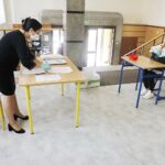 24.04.2020 Kielce. Liceum Ogólnokształcące im. Józefa Piłsudskiego. Świadectwa maturalne / Jarosław Kubalski / Radio Kielce