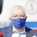 29.04.2020 Kielce. Świętokrzyskie Centrum Ratownictwa Medycznego i Transportu Sanitarnego. Nowe karetki. Poseł Krzysztof Lipiec / Jarosław Kubalski / Radio Kielce