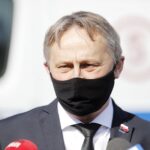 29.04.2020 Kielce. Świętokrzyskie Centrum Ratownictwa Medycznego i Transportu Sanitarnego. Nowe karetki. Wojewoda Zbigniew Koniusz / Jarosław Kubalski / Radio Kielce