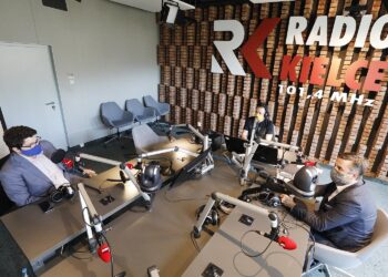 21.04.2020 Radio Kielce. Punkty Widzenia. Radny Marcin Stępniewski, prowadzący audycje Robert Szumielewicz i przewodniczący Rady Miasta Kielce Kamil Suchański / Jarosław Kubalski / Radio Kielce
