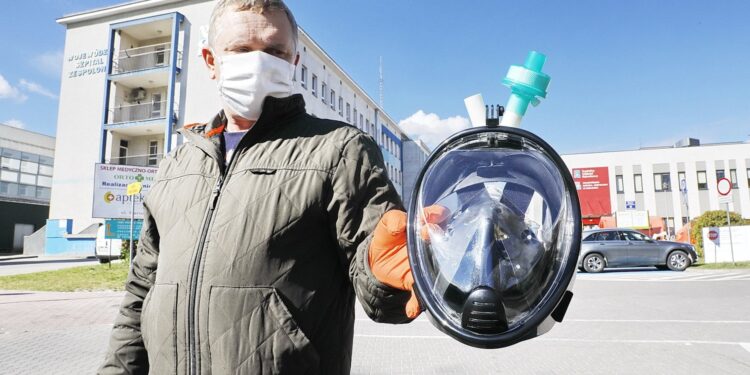 22.04.2020 Kielce. Specjalistyczne maski dla szpitala zespolonego / Jarosław Kubalski / Radio Kielce