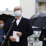 25.04.2020 Kielce. Przewodniczący SLD Włodzimierz Czarzasty podczas konferencji prasowej. Z tyłu Poseł SLD Andrzej Szejna i kandydat na prezydenta Robert Biedroń / Jarosław Kubalski / Radio Kielce