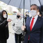 25.04.2020 Kielce. Kandydat na prezydenta RP Robert Biedroń po konferencji prasowej / Jarosław Kubalski / Radio Kielce