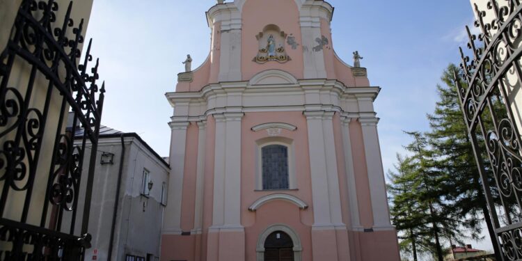 Opatów. Klasztor i Kościół  Bernardynów w Opatowie / Robert Felczak / Radio Kielce