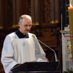 11.04.2020 Sandomierz. Wigilia Paschalna w katedrze. Na zdjęciu: ks. Dariusz Sidor - sekretarz biskupa ordynariusza / ks. Wojciech Kania