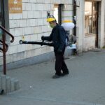 08.04.2020. Pińczów. Dezynfekcja miejsc publicznych / UMiG Pińczów