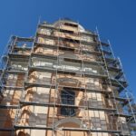 13.04.2020 Opatów. Wyremontowany fronton kościoła / Ojcowie bernardyni