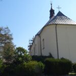 13.04.2020 Opatów. Wyremontowany fronton kościoła / Ojcowie bernardyni