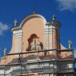 13.04.2020 Opatów. Wyremontowany fronton kościoła / Ojcowie bernardyni