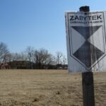 14.04.2020. Opatów. Zabytkowy teren należący do ojców bernardynów / Emilia Sitarska / Radio Kielce