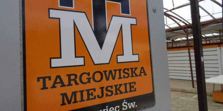 Targowisko miejskie / Emilia Sitarska / Radio Kielce