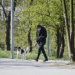 20.04.2020. Kielce. Parki i lasy pełne spacerowiczów, rowerzystów i biegaczy / Wiktor Taszłow / Radio Kielce