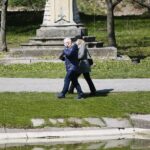 20.04.2020. Kielce. Parki i lasy pełne spacerowiczów, rowerzystów i biegaczy / Wiktor Taszłow / Radio Kielce