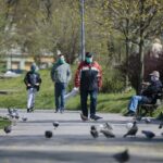 20.04.2020. Kielce. Parki i lasy pełne spacerowiczów, rowerzystów i biegaczy / Wiktor Taszłow / Radio Kielce