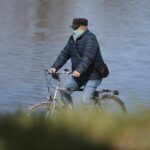 20.04.2020. Kielce. Parki i lasy pełne spacerowiczów, rowerzystów i biegaczy / Wiktor Taszłow / Radio Kielce