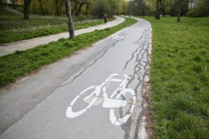 22.04.2020. Kielce. Ścieżka rowerowa wzdłuż Silnicy / Wiktor Taszłow / Radio Kielce