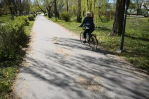 23.04.2020 Kielce. Ścieżka rowerowa. Dolina Silnicy / Wiktor Taszłow / Radio Kielce