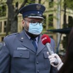 30.04.2020. Kielce. Przekazanie przyłbic i maseczek dla WSZ w Kielcach. Na zdjęciu: major Michał Głowacki, rzecznik prasowy dyrektora aresztu śledczego w Kielcach / Wiktor Taszłow / Radio Kielce