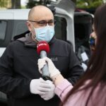 30.04.2020. Kielce. Przekazanie przyłbic i maseczek dla WSZ w Kielcach. Na zdjęciu: Bartosz Stemplewski, dyrektor Wojewódzkiego Szpitala Zespolonego / Wiktor Taszłow / Radio Kielce