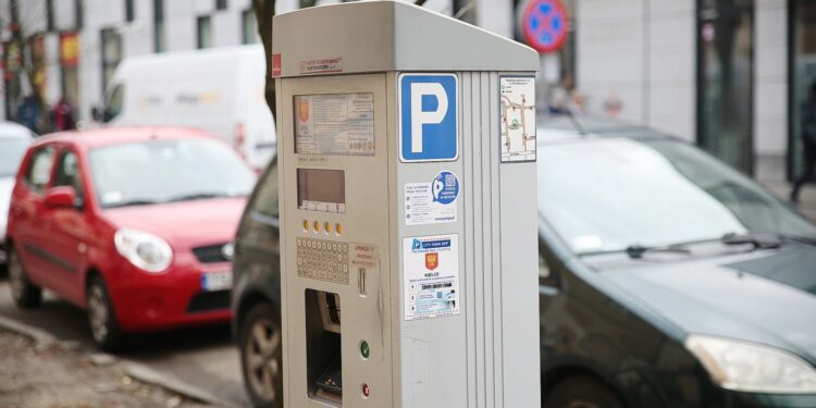 Ratusz kupuje parkomaty. Od stycznia w Kielcach większa strefa parkowania