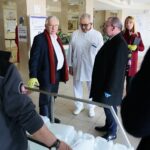 02.04.2020. Kielce. ŚCO otrzymało pieniądze na zakup sprzętu i wyposażenia. Na zdjęciu (od lewej): Krzysztof Lipiec - poseł PiS, Stanisław Góźdź - dyrektor Świętokrzyskiego Centrum Onkologii, Marek Bogusławski - wicemarszałek województwa świętokrzyskiego, Małgorzata Pruś - dyrektor biura poselskiego Krzysztofa Lipca / Wiktor Taszłow / Radio Kielce