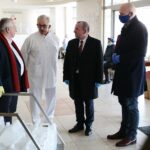 02.04.2020. Kielce. ŚCO otrzymało pieniądze na zakup sprzętu i wyposażenia. Na zdjęciu (od lewej): Krzysztof Lipiec - poseł PiS, Stanisław Góźdź - dyrektor Świętokrzyskiego Centrum Onkologii, Marek Bogusławski - wicemarszałek województwa świętokrzyskiego, Marcin Perz - prezes Specjalnej Strefy Ekonomicznej „Starachowice” / Wiktor Taszłow / Radio Kielce