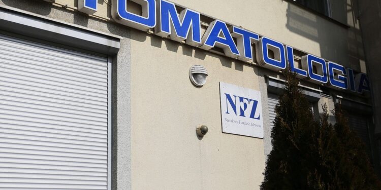 03.04.2020. Kielce. Przychodnie i gabinety stomatologiczne / Wiktor Taszłow / Radio Kielce