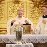 09.04.2020. Kielce. Wielki Czwartek. Msza Święta Krzyżma w Bazylice Katedralnej w Kielcach / Wiktor Taszłow / Radio Kielce