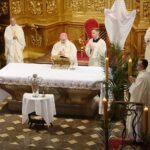 09.04.2020. Kielce. Wielki Czwartek. Msza Święta Krzyżma w Bazylice Katedralnej w Kielcach / Wiktor Taszłow / Radio Kielce