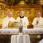 09.04.2020. Kielce. Wielki Czwartek. Msza Święta Krzyżma w Bazylice Katedralnej w Kielcach / Wiktor Taszłow / Radio Kielce