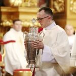 09.04.2020. Kielce. Wielki Czwartek. Msza Święta Krzyżma w Bazylice Katedralnej w Kielcach / Wiktor Taszłow / Radio Kielce