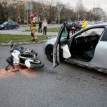 09.04.2020 Kielce. Zderzenie samochodu osobowego z motocyklem na ul. Sandomierskiej / Wiktor Taszłow / Radio Kielce