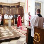 10.04.2020 Święty Krzyż. Droga Krzyżowa / Wiktor Taszłow / Radio Kielce