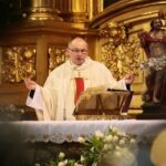 13.04.2020. Kielce. Poniedziałek wielkanocny. Msza św. w bazylice katedralnej. Na zdjęciu: ks. Jacek Malewski / Wiktor Taszłow / Radio Kielce