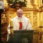 13.04.2020. Kielce. Poniedziałek wielkanocny. Msza św. w bazylice katedralnej. Na zdjęciu: ks. Jacek Malewski / Wiktor Taszłow / Radio Kielce