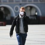 16.04.2020. Kielce. Mieszkańcy w maseczkach / Wiktor Taszłow / Radio Kielce