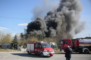 19.04.2020. Sitkówka-Nowiny. Pożar składowiska odpadów / Wiktor Taszłow / Radio Kielce