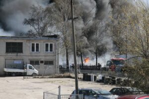 19.04.2020. Sitkówka-Nowiny. Pożar składowiska odpadów / Wiktor Taszłow / Radio Kielce