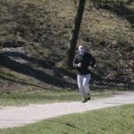 20.04.2020. Kielce. Parki i lasy pełne spacerowiczów, rowerzystów i biegaczy / Wiktor Taszłow / Radio Kielce