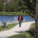 20.04.2020. Kielce. Parki i lasy pełne spacerowiczów, rowerzystów i biegaczy / Wiktor Taszłow / Radio Kielce