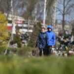 20.04.2020. Kielce. Parki i lasy pełne spacerowiczów, rowerzystów i biegaczy / Wiktor Taszłow / Radio Kielce