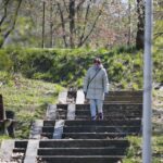 20.04.2020. Kielce. Parki i lasy pełne spacerowiczów, rowerzystów i biegaczy / Wiktor Taszłow / Radio Kielce