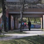 20.04.2020. Kielce. Parki i lasy pełne spacerowiczów, rowerzystów i biegaczy / Wiktor Taszłow / Radio Kielce