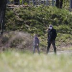 20.04.2020. Kielce. Parki i lasy pełne spacerowiczów, rowerzystów i biegaczy / Wiktor Taszłow / Radio Kielce