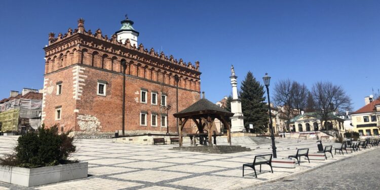 05.04.2020. Sandomierz. Puste ulice i parki / Grażyna Szlęzak-Wójcik / Radio Kielce