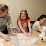 19.04.2020. Mieszkańcy Zawichostu i Koprzywnicy szyją maseczki / Grażyna Szlęzak-Wójcik / Radio Kielce